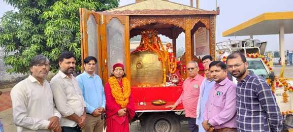 Ganga Kalash Yatra was welcomed at Sansaripur intersection.