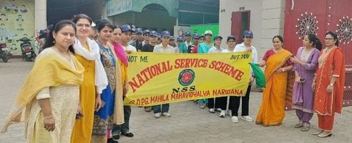 The girl students took out a rally to give the message of quitting drugs.