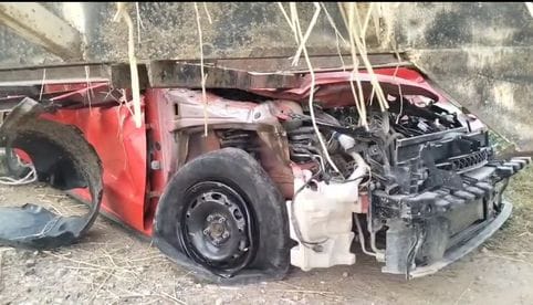 Car-tractor collision, young man dies