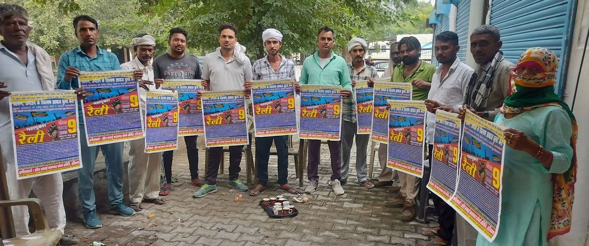 Sanitation workers discussed the Mahapukar rally.