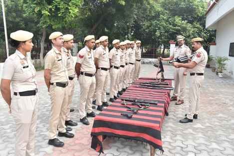 Police officers were given information about modern weapons