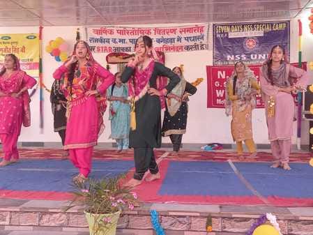 Students enthralled the audience with their Pahadi Naati and Punjabi Gidda.
