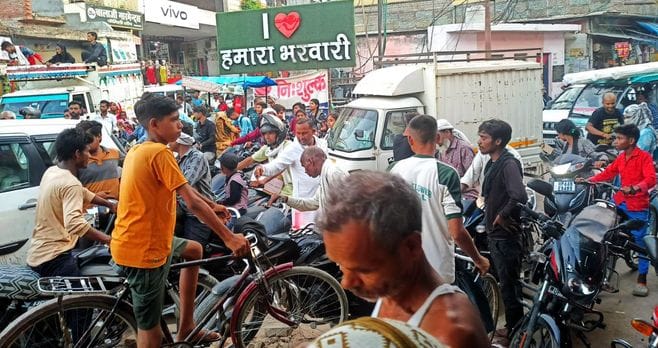 Bharwari market gasped due to traffic jam, rules and regulations were broken