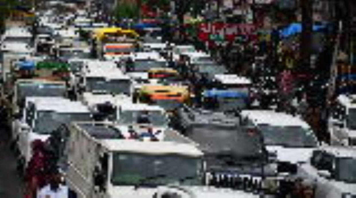 Gorakhpur News: When the return started after Chhath, the city roads got jammed.