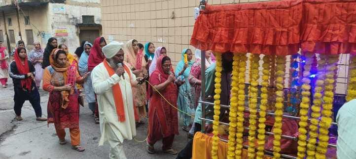 Morning procession takes place with Shabad-Kirtan