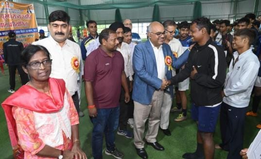 In a football match, Kanpur defeated Moradabad 3-0