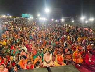 Devotees danced to the hymns in Shri Khatu Shyam Sankirtan