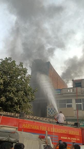 Fire breaks out in tyre re-soling shop, 11 vehicles involved, brought under control in three hours