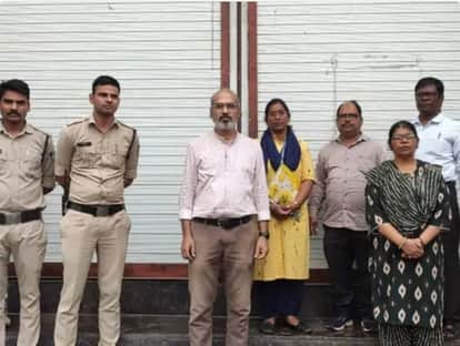 Two government women doctors seal clinic for running private clinic