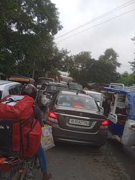 A truck breakdown caused a four-km traffic jam on NH-31.