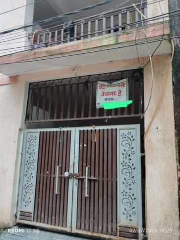 मकानों पर लगे ताले