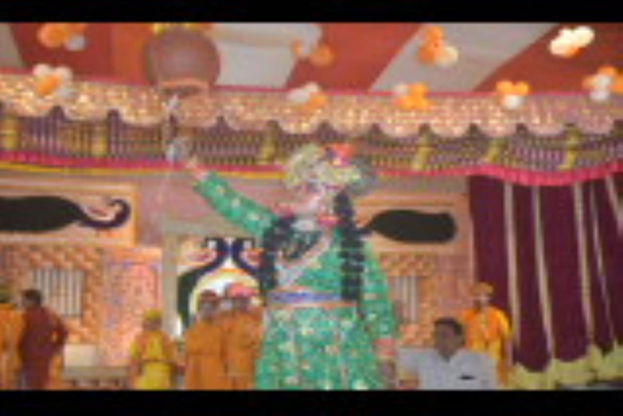 The devotees were mesmerized by the play of Makhan Chor