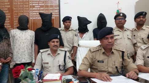 rohtas bihar news: waiter shot for asking for money for food, five arrested with arms, sasaram news