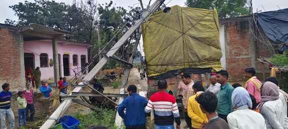 DP line broken due to truck collision, power supply to 70 houses cut off