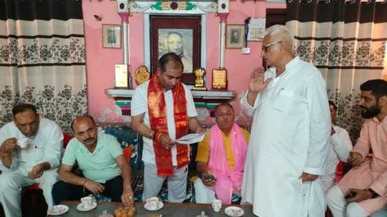 State Minister welcomed in Rasna, assured of road widening