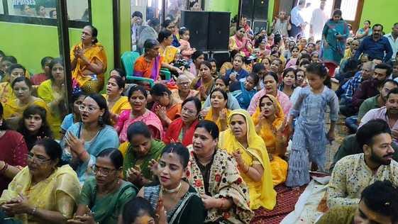 Devotees danced to the flow of hymns