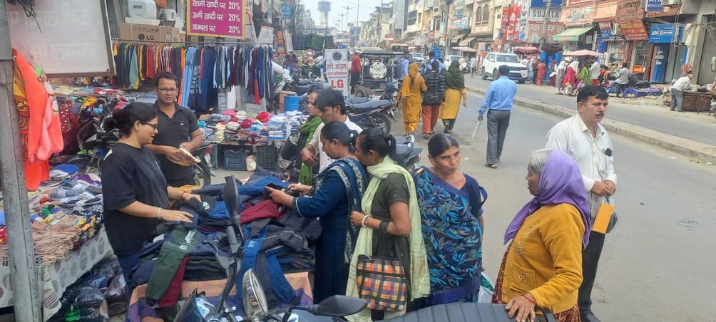 The congregation reached the venue, the market also became lively