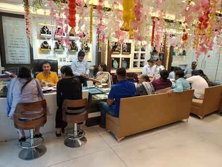 Gold prices skyrocket, but sales remain unaffected