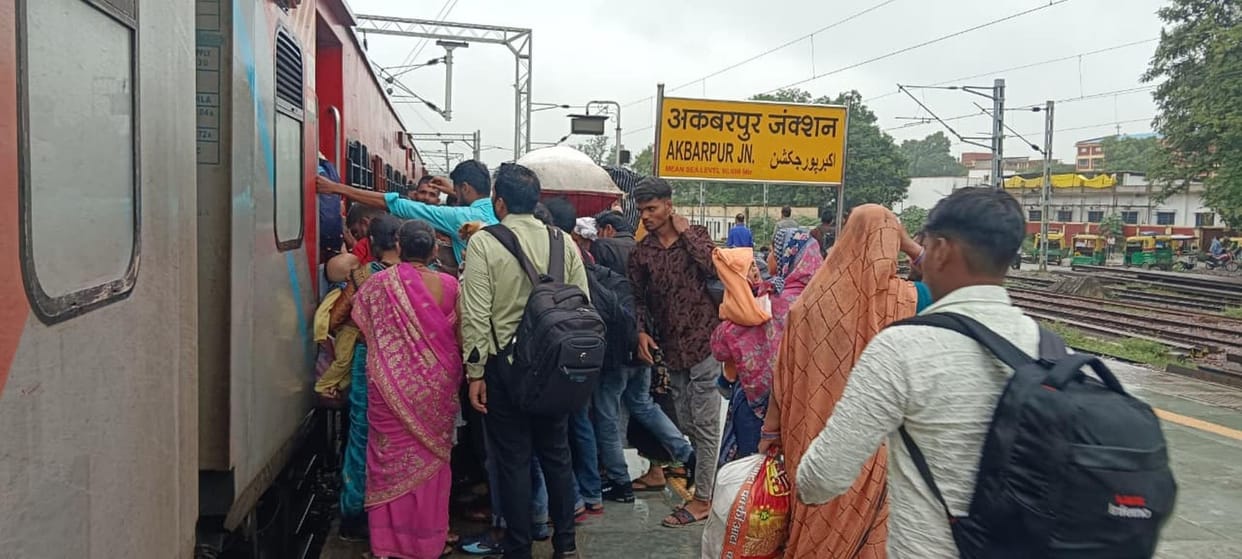 Crowds gathered to go to Ayodhya for the Parikrama.