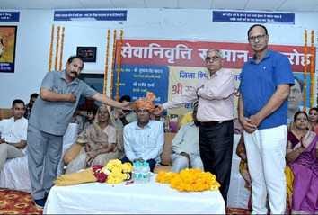 Celebration organized on the retirement of DEO Subhash Chandra