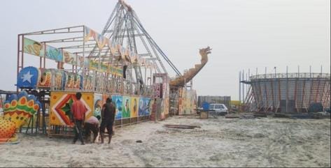 Devotees started arriving at the Ganga Snan Mela near Vidur Kuti.
