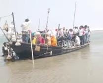Risking their lives on small boats is a compulsion for people across the Saryu River.