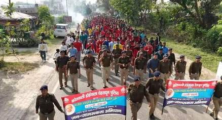 The people of the city ran for national unity.