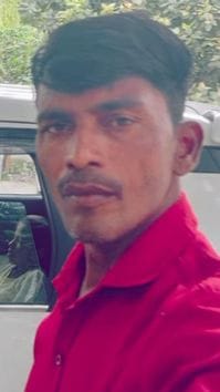 Abandoned by three wives, estrangement with girlfriend, car driver commits suicide