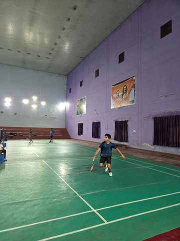 Radha defeats Kajal in badminton