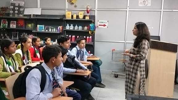 Students of Sohal School made an educational tour of Ghumarwin College.