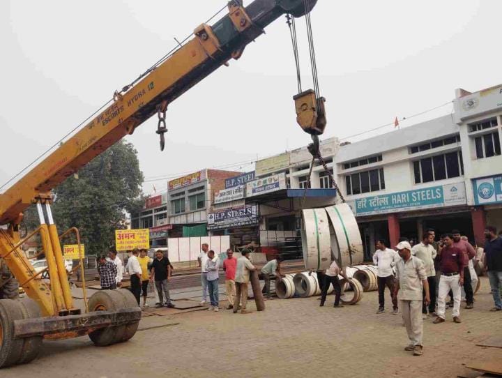 Municipal Corporation removed encroachment from Auto Market, confiscated goods of five shopkeepers