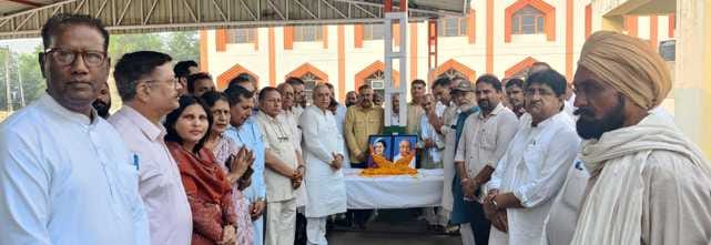 Indira Gandhi and Sardar Patel were remembered at the Congress office.