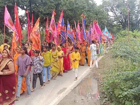 Devotees kept dancing in the Nishan Yatra of Khatu Shyam.