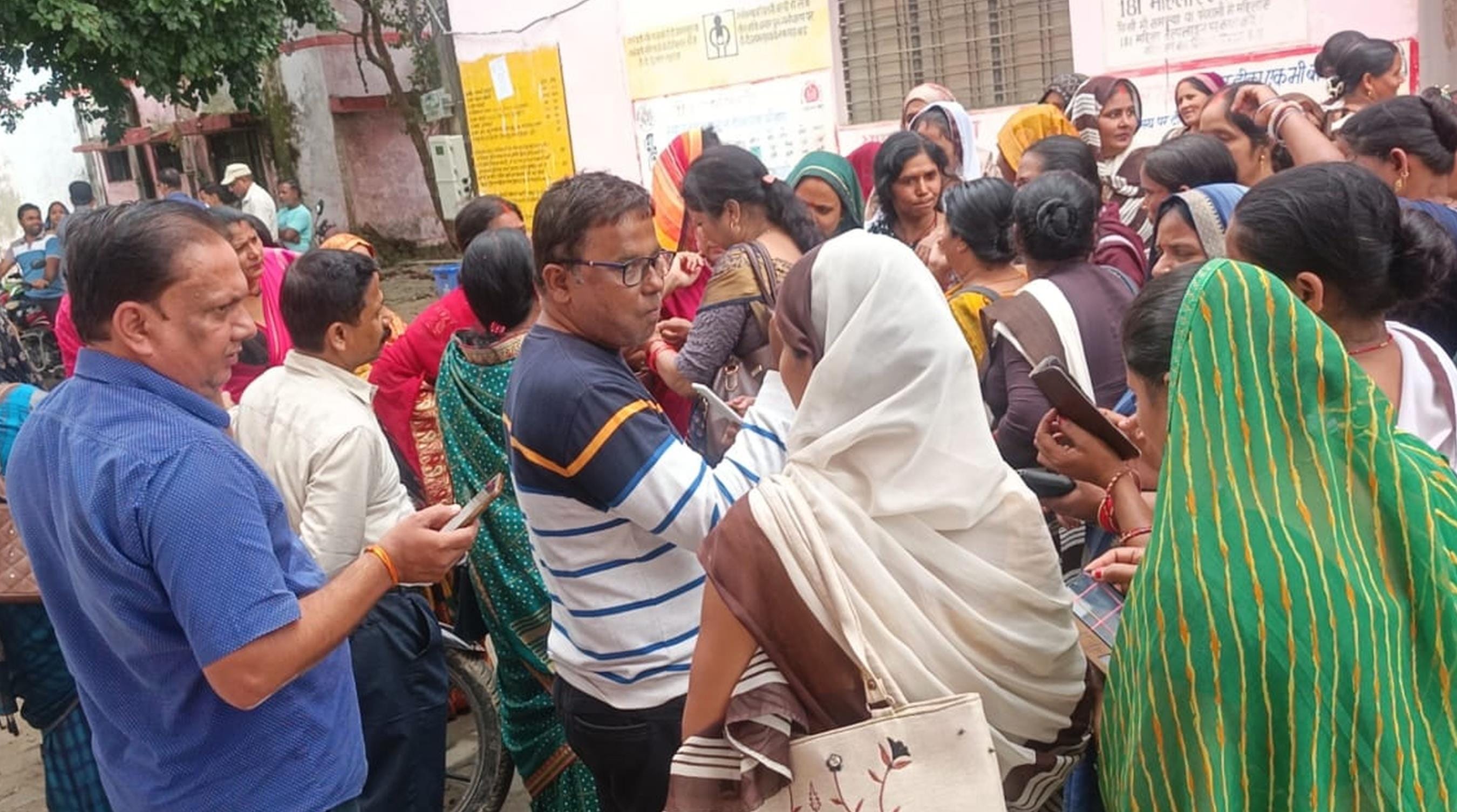 Asha workers and companions demonstrated at the hospital