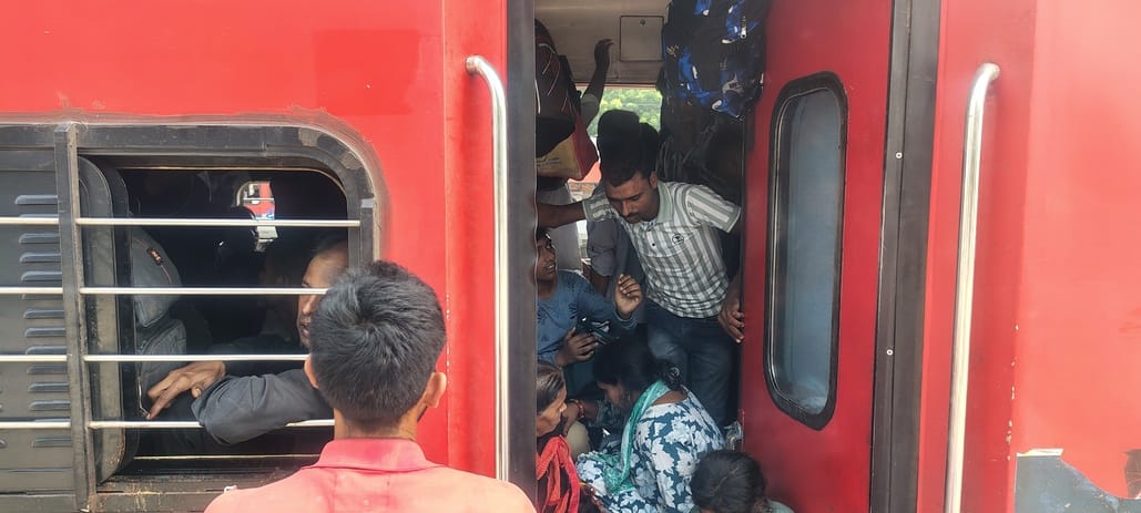 Waiting list up to 107 for Delhi-Mumbai trains