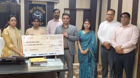 The deceased teacher's dependent daughter received assistance of Rs 48 lakh.