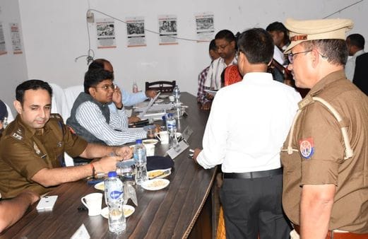 Siddharthnagar News: Negligence in resolving complaints will not be tolerated: DM