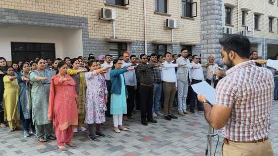 DC administered oath of national unity to officers and employees