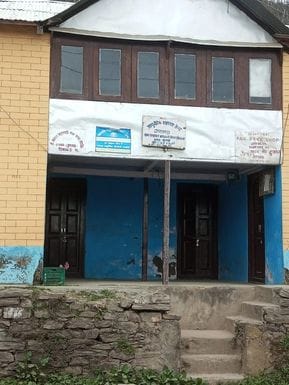 Neither a doctor nor a pharmacist at the Ayurvedic Health Center, Jwalda