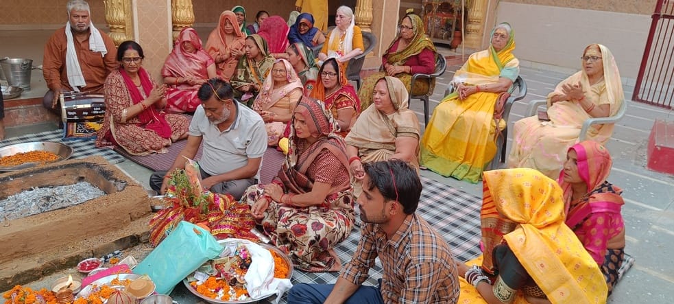 Marriage of Lord Shaligram and Tulsi Ji was performed, auspicious songs echoed