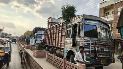 MP NEWS:Bhairunda boils over missing girl case; seven-hour roadblock ends after Shivraj’s intervention