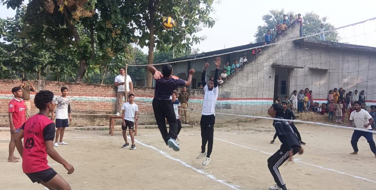 Players from Chainpur won the volleyball competition.