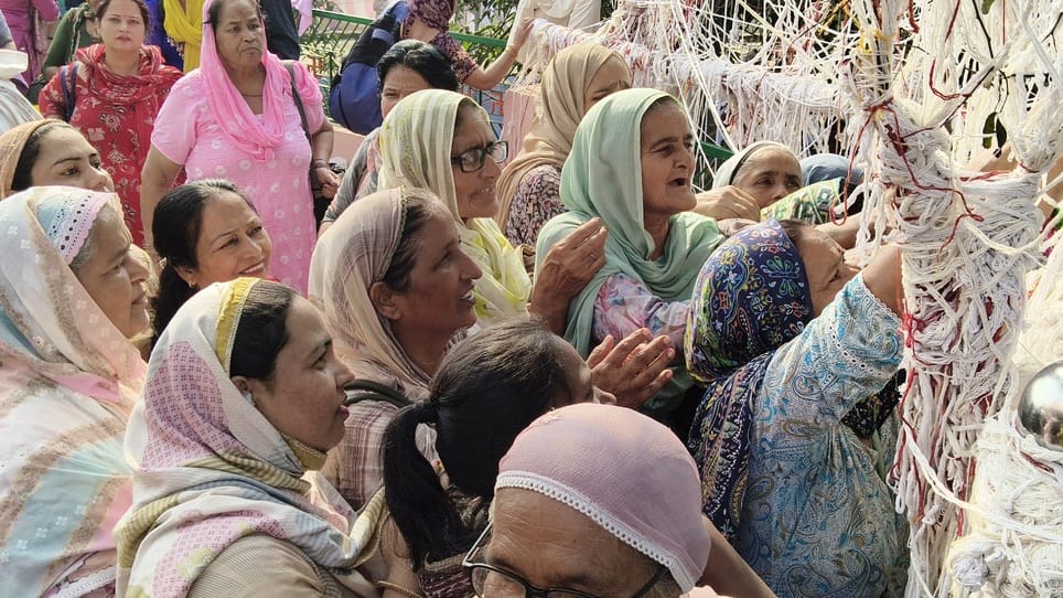 Roots of faith in Kadamba and Berry
