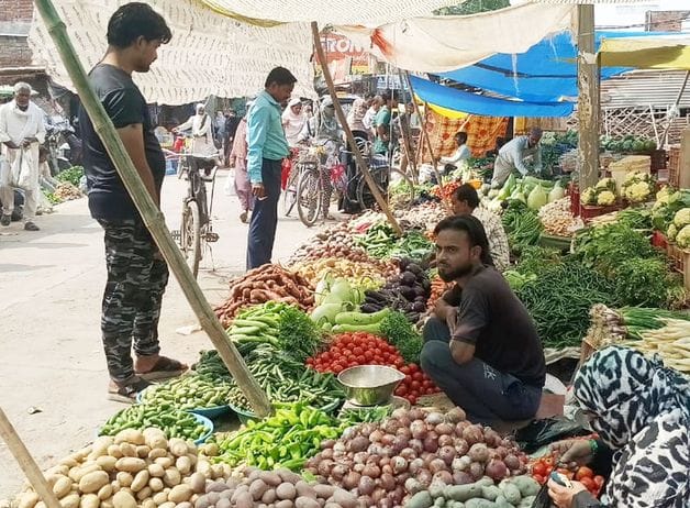 Green coriander reached Rs 200 and soya fenugreek reached Rs 100 per kg