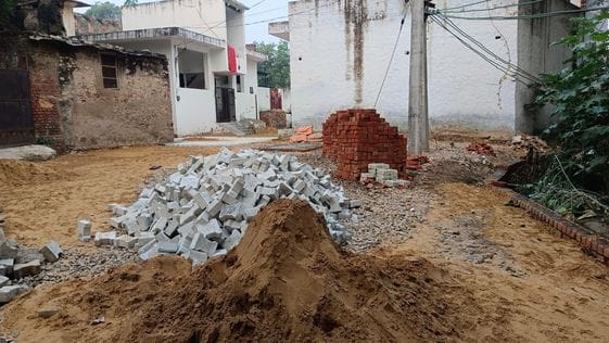 The people of the locality stopped the road construction work.