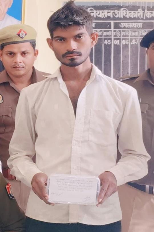 Vendor arrested for stealing train passenger's mobile phone