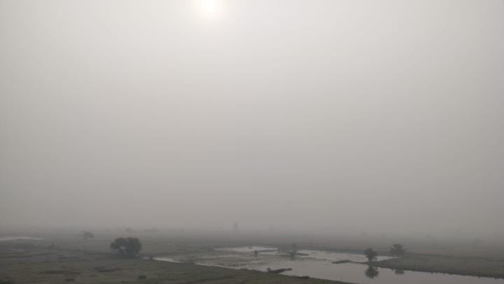 Dust and smoke mixed in the air, some relief came due to improvement in AQI on the second day.