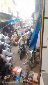 Encroachment has engulfed the intersections, making pedestrian crossing difficult.