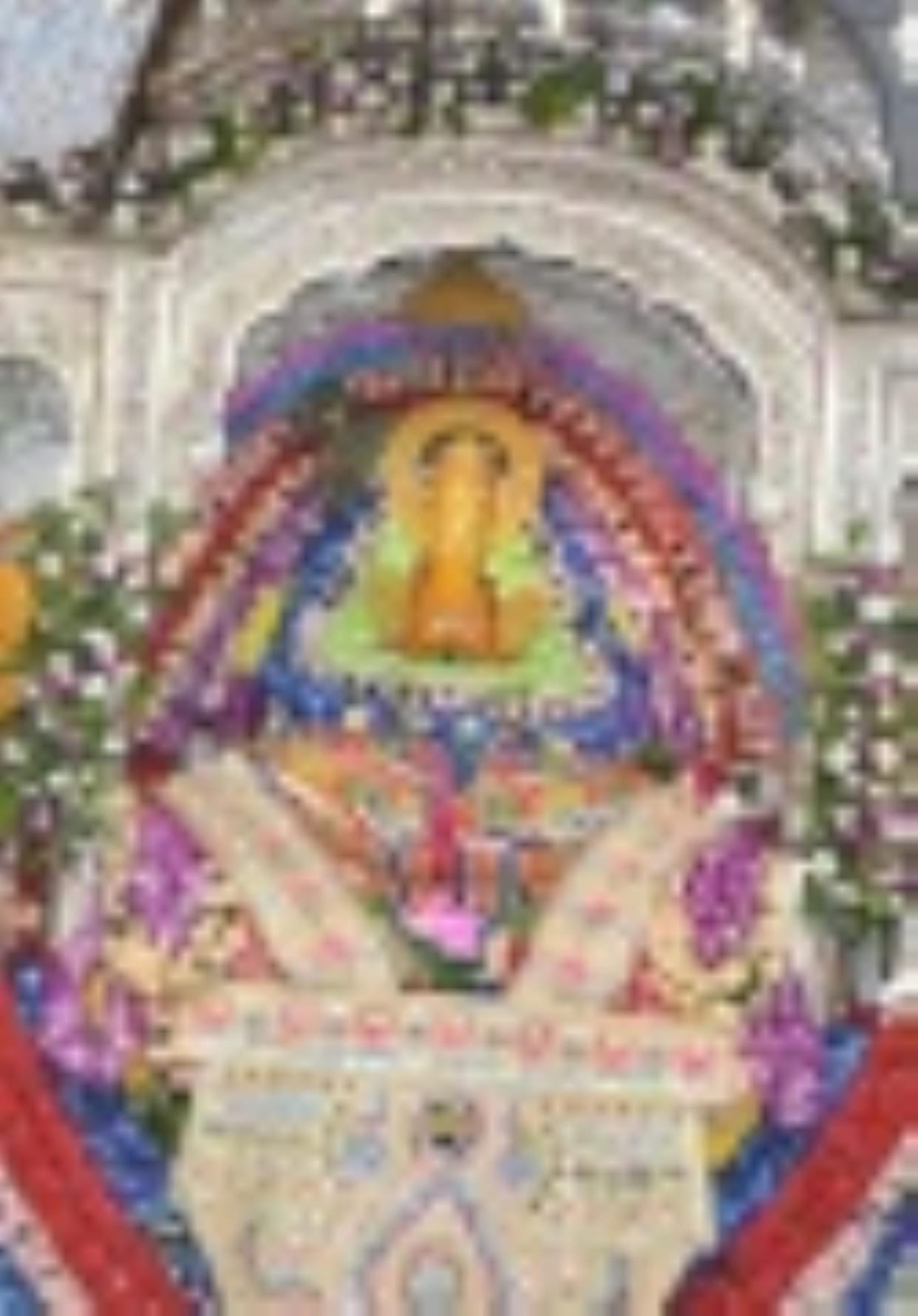Shyam Baba gave darshan to the devotees wearing golden crown and earrings