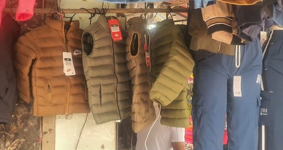 The market for warm clothes started to open in the metropolis.